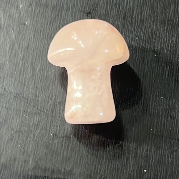 Rose quartz mushroom - Picture 2 of 4